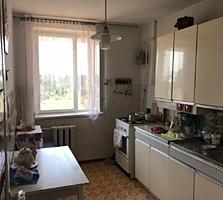 Хорошее состояние, трехкомнатная в Днестровске, готова к заселению.