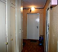 14 кв. м. комната, на 3 семьи - кухня, удобства, ремонт.