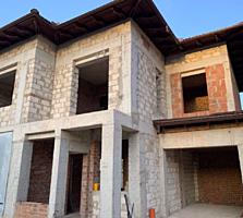 Casă, in 2 nivele, cu 5 camere spatioase. Str. Olga Vrabie! Riscani!!!