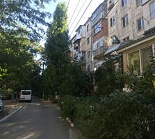 Langa izvor, de mijloc, curat, ramane mobila veche, stare locuibila!