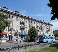 Vind apartament cu 2 odai la pret bun!!! Urgent!