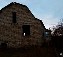 Участок с начатым строением дома(у канала)