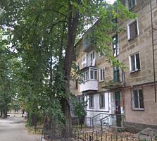 Stare buna, curat, coloana de gaz, debara in subsol, langa manej!