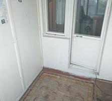 Vind apartament cu 3 odai la pret bun! Botanica!!!