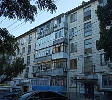 Botanica! et 2/5, casa din cotilet, odai separate, raion liniștit!