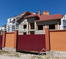 Продам новый дом в центре города!