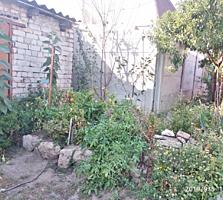 Продается часть дома в общем дворе, в центре города.