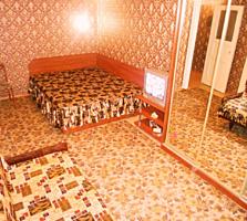 Сдаю квартиру посуточно в центре. Пр. Центральный. Диван, кровать.
