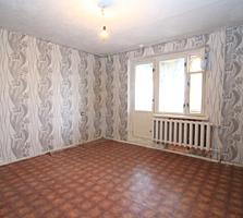 Продам 2-х комнатную на Алба Юлие. 143 серия!