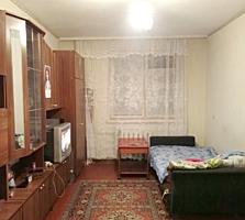 Двушка на Борисовке, 1 этаж, кухня 6,9 кв. м, район школы-интерната