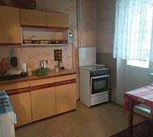 Apartament cu 3 odai! Mijloc. Botanica!