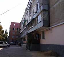 Smart apartament la et. 2 pe prima linia! Vis-a-vis de Linella!!
