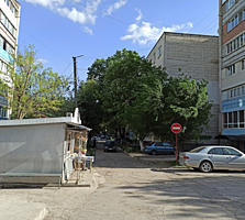 Seria 102, et 3/5, stare locuibila, mai sus de piata, langa Linella!