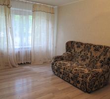 М. Басараб, 1/5этаж, котелец, середина, лоджия с кухни, свободная.