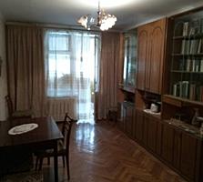 2-комнатная 1/5 эт. ул. Комсомольская. Можно под офис, магазин, салон.