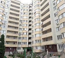 Apartament cu 3 camere de vânzare, renovat, cu vecini prietenoși și ..