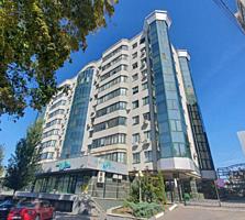 Se vinde Penthouse cu 4 odai + living amplasat în sectorul Centru. ...