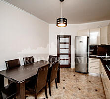 Propunem un apartament spațios cu 2 camere+living. Este amplasat în .