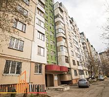Se oferă spre vânzare apartament cu 2 camere. Locuința se extinde pe .