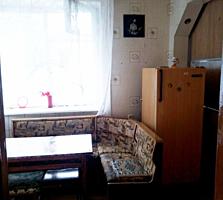 Борисовка, Двушка с косметическим ремонтом на 1 этаже, лоджия 6 м