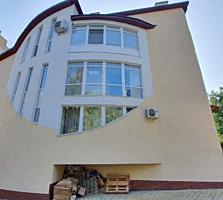 Complexul este de tip inchis, are 3 scari a cate 4 apartamente pe ...