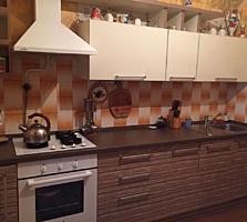 Apartament într-o casă secundara din zona Buiucani. Casă familiară, ..