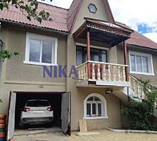 Suruceni, centru. Casa 3 nivele, teren 11 ari