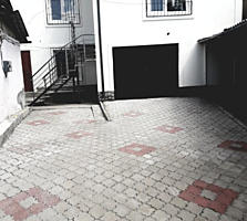 Se vinde casa cu 2 nivele in centru capitalei