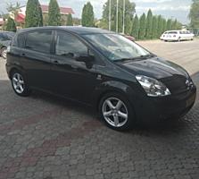 Toyota Corolla Verso 2006 2.2 дизель