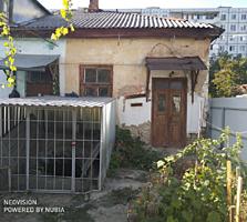 Продам 2-х ком. кв. на земле Центр г. Бендеры под ремонт.