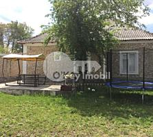 Casa este situata in sectorul Telecentu, str. Avicenna. Cartierul ...
