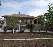 1-этажный котельцовый дом 92кв. м. на 7 сот земли в г. Бельцы
