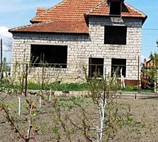 Продам срочно дом 3 этажа площадь более 160м.