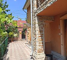 Продаю отличный дом 2 этажа, 140м2, 4,5 сот. Бельцы, ул. Лэутарилор 3