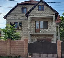 Se vinde casa in 2 nivele + mansarda in sectorul Buiucani. Imobilul ..