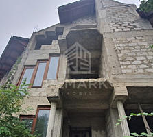 Se vinde Duplex, amplasat pe str. Gh. Asachi, 3 ari! Imobilul are o ..