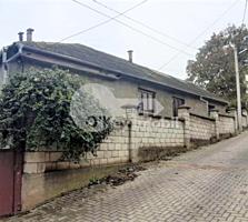 Se oferă spre vânzare casă cu 4 camere în localitatea Codru. ...