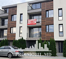 Casă de vânzare (tip townhouse) cu suprafața totală de 200 mp, ...