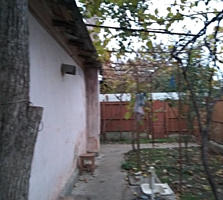 Каменный коттедж, 3-комнаты, удобства, гараж. Отдельные вход, двор.