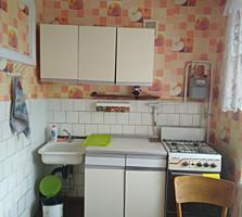 Ленинский. Квартира в хорошем доме. Квадратный балкон!