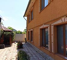 Продаю отличный 2-этажный дом, 140м2, Бельцы, автономное отопление.