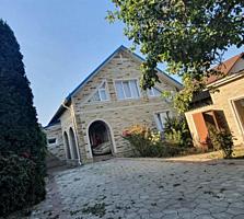 Va oferim spre vinzare casa cu 2 nivele in Durlesti, str. Livezilor. .
