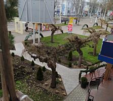 Продам 2 ком. "сталинку" в центре под ремонт.