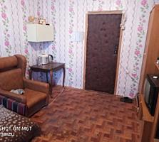 Продам комнату на балке, 14м, есть застекленный балкон.