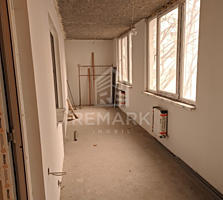 Se vinde apartament cu 2 nivele, situat în sect. Botanica, pe str. .