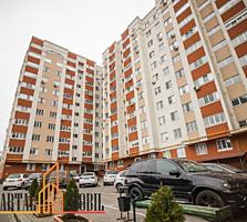 Apartament cu 3 odai intr-un bloc nou, sectorul Centru. Dispune de o .