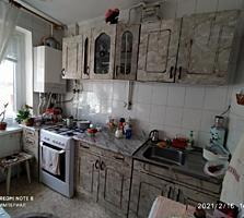 Продам квартиру в центре г. Бендеры, район вещевого рынка.