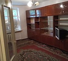 Трехкомнатная 1\5, все в шаговой доступности центр Ленинского.