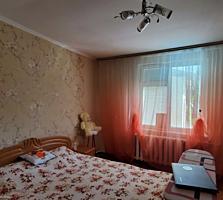Продается дом в Центре около 2 школы, с условиями, общий двор