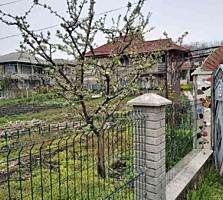 Casă pentru două familii în centrul satului Grușevo